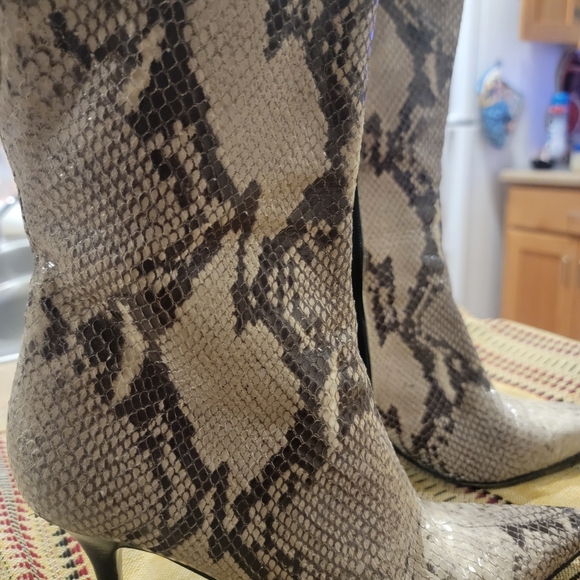 Charles David Snakeskin Short Stiletto Boots Made In Italy Sz 9 - Picture 16 of 16